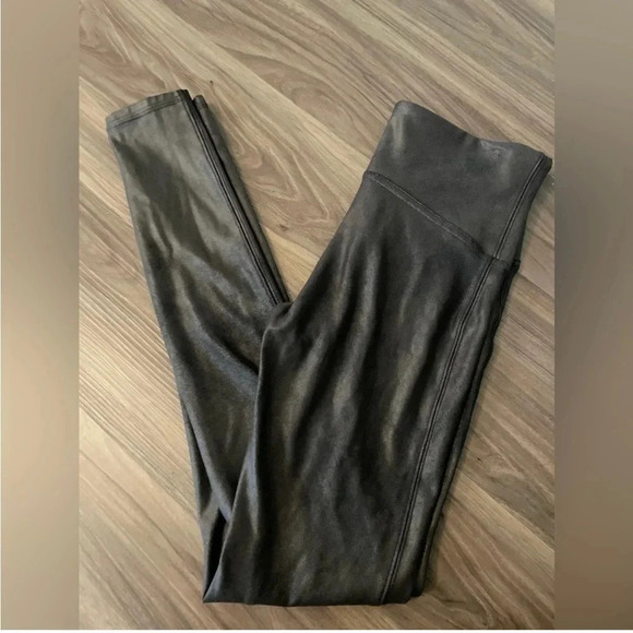 SPANX Black High Rise Faux Leather Leggings size M - Picture 6 of 6